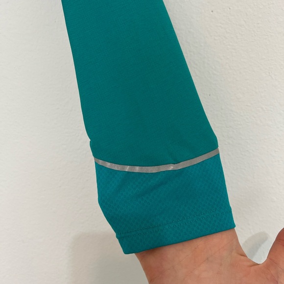 The North Face Teal Flight Series Zip Front Lightweight Windbreaker Jacket - Picture 3 of 15